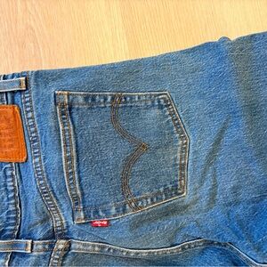 Levi's Classic Blue Jeans with Leather Patch